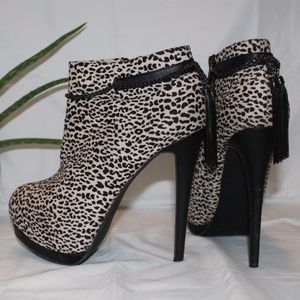 Shoedazzle Leopard Print Bootie Size 9